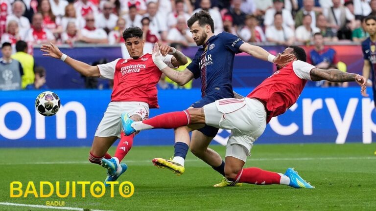 Khvicha Kvaratskhelia Dinobatkan sebagai Pemain Terbaik Liga Champions
